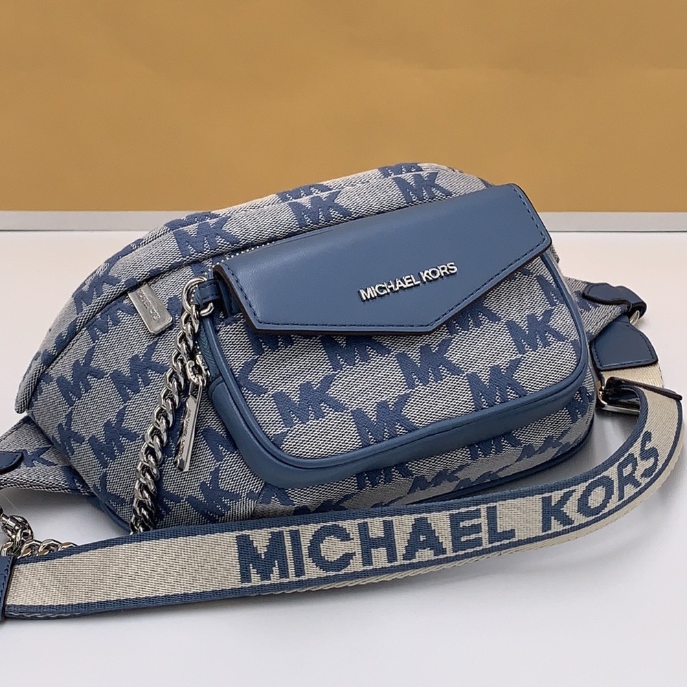 MICHAEL KORS Maisie Large Logo 2-in-1 Sling Waist Fanny Pack Crossbody  Denim/si - Picture 4 of 15